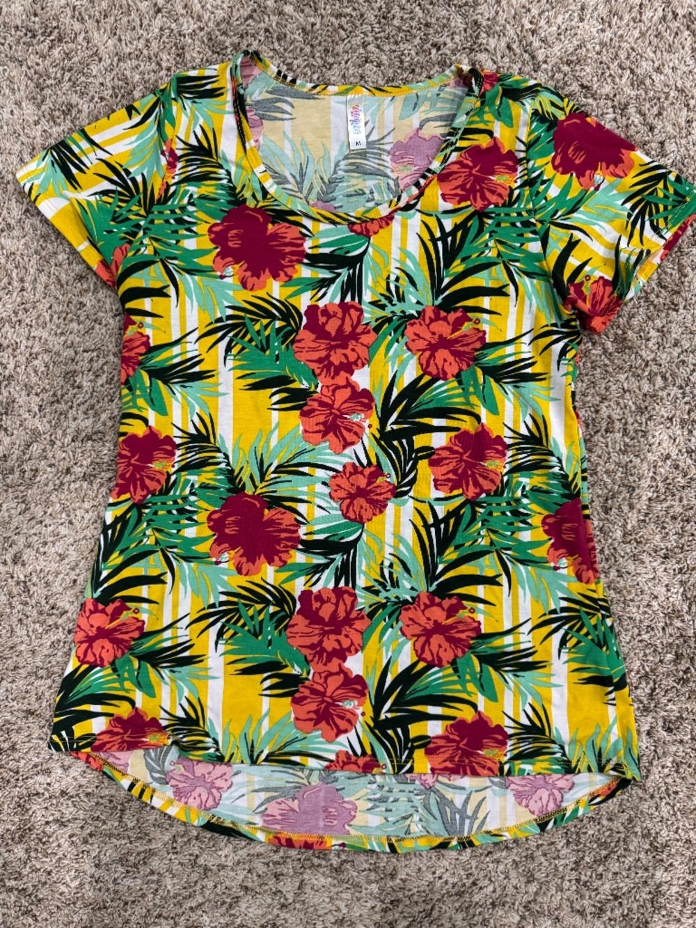 LuLaRoe colorful tropical hibiscus short sleeve shirt red/pink/yellow/pink Med